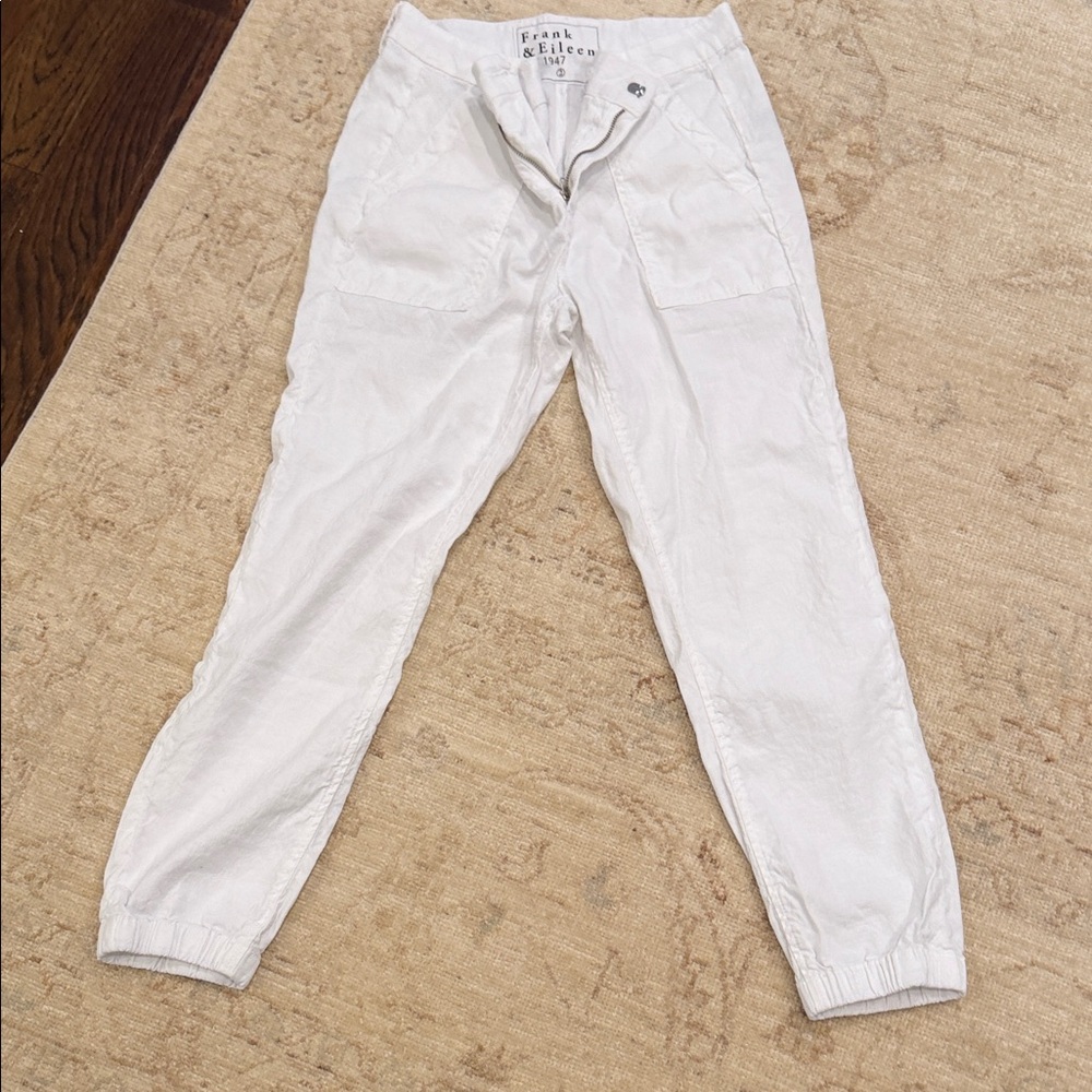 Frank & Eileen White Women's Relaxed Jogger Pants